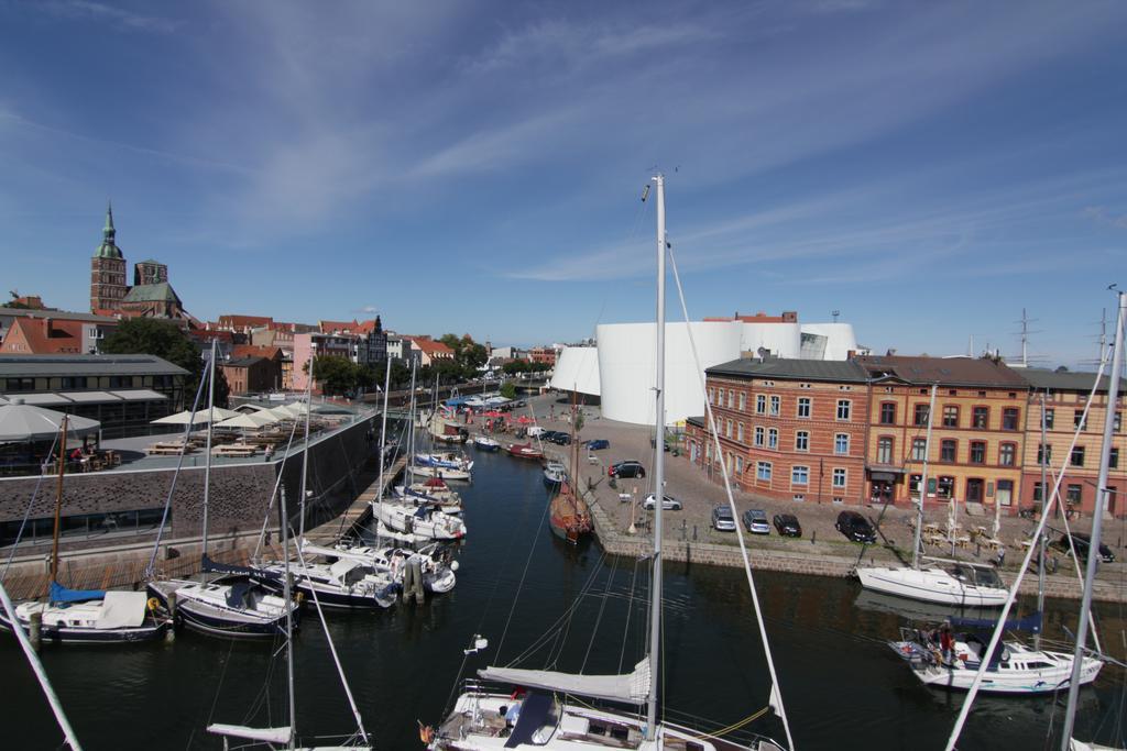 Hochwertige Im Stralsunder Hafen