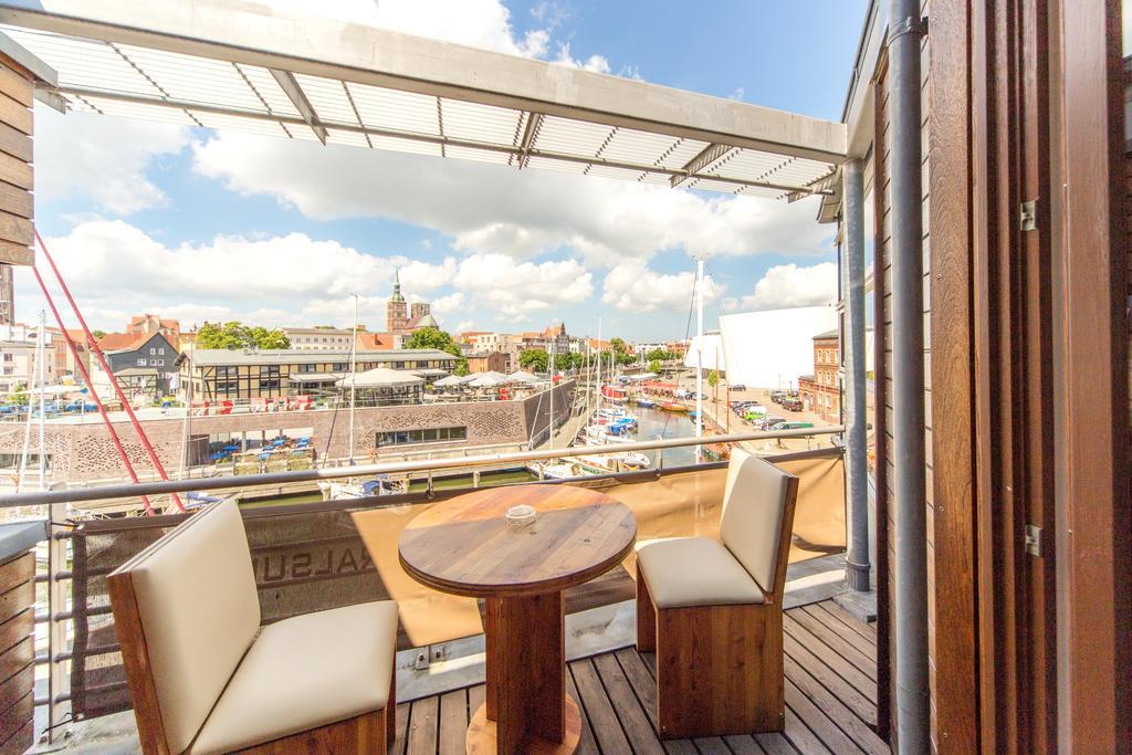 Hochwertige Im Stralsunder Hafen Stralsund