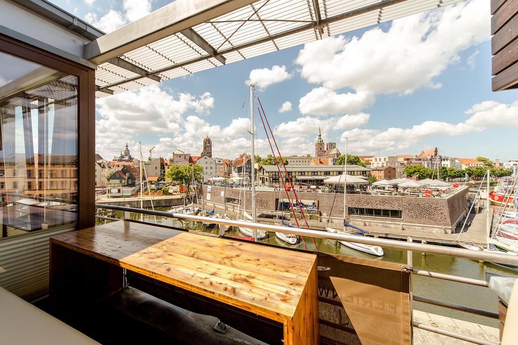 Hochwertige Im Stralsunder Hafen Stralsund